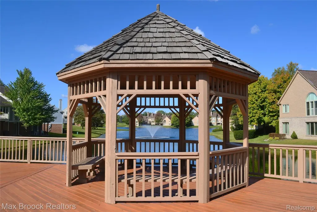 2478 Wildbrook Run Bloomfield Charter Township MI 48304