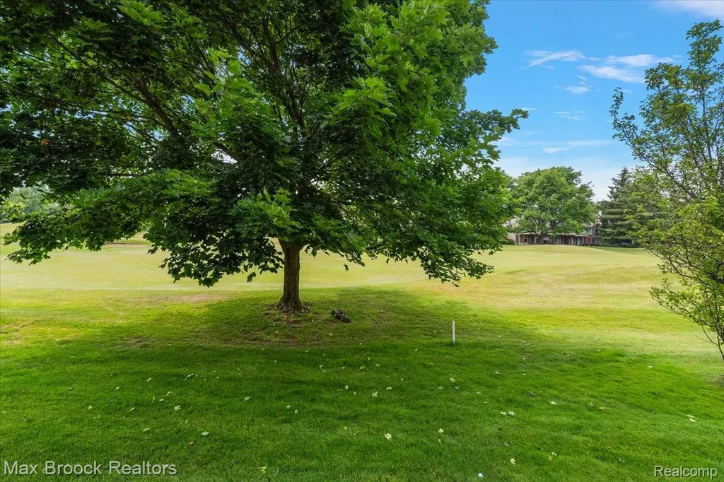 2478 Wildbrook Run Bloomfield Charter Township MI 48304