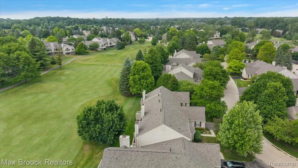 2478 Wildbrook Run Bloomfield Charter Township MI 48304