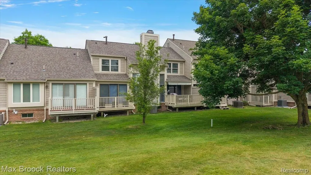 2478 Wildbrook Run Bloomfield Charter Township MI 48304