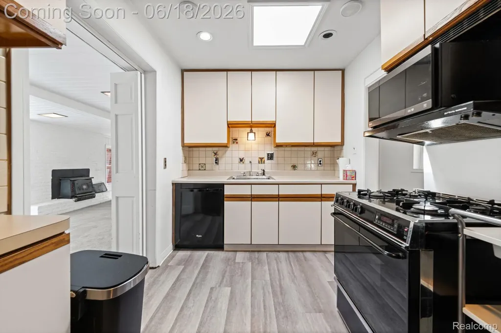 28134 Wildwood Trail Farmington Hills City MI 48336