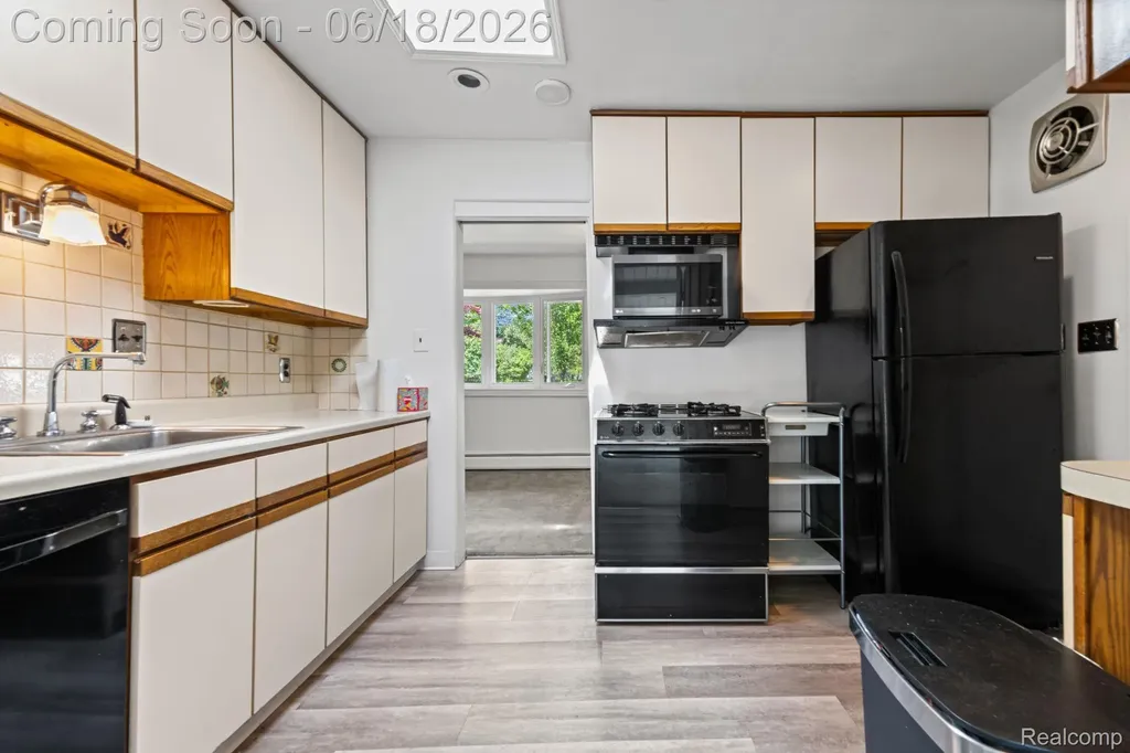 28134 Wildwood Trail Farmington Hills City MI 48336