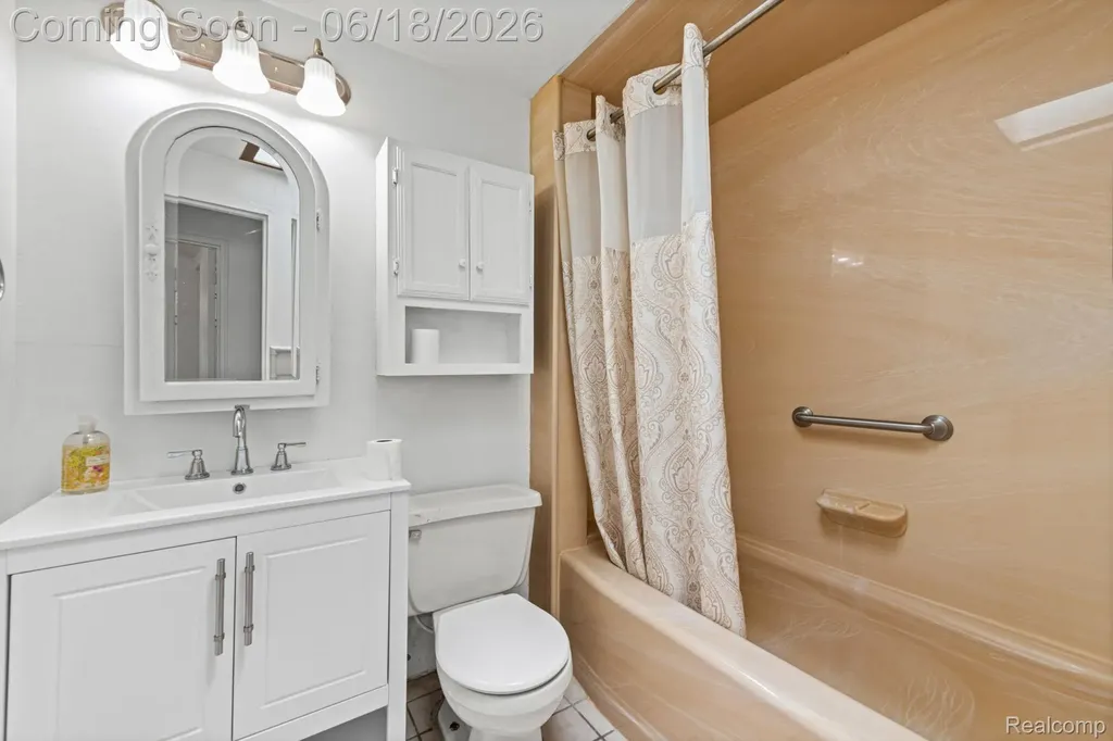 28134 Wildwood Trail Farmington Hills City MI 48336