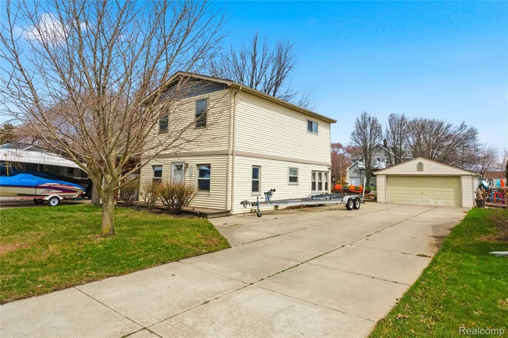 37886 Sunnybrook Street Harrison Charter Township MI 48045