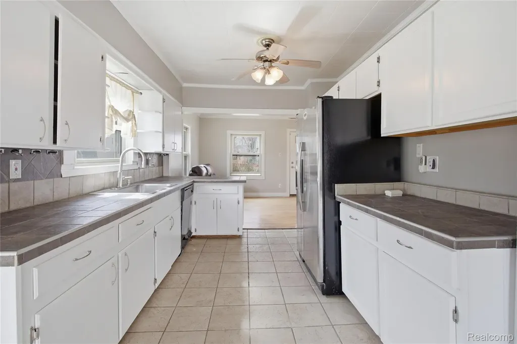 37886 Sunnybrook Street Harrison Charter Township MI 48045