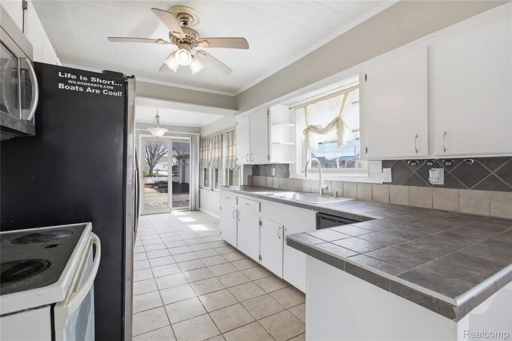 37886 Sunnybrook Street Harrison Charter Township MI 48045