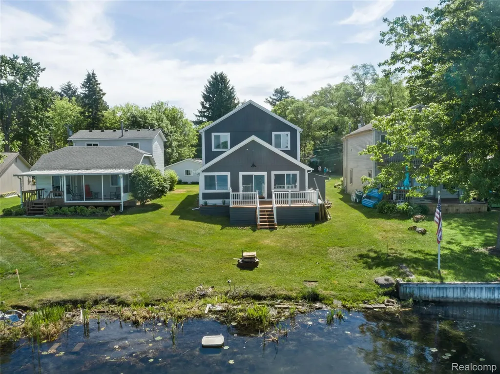 3515 Highland Boulevard Highland Charter Township MI 48356
