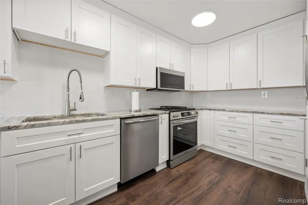 3515 Highland Boulevard Highland Charter Township MI 48356