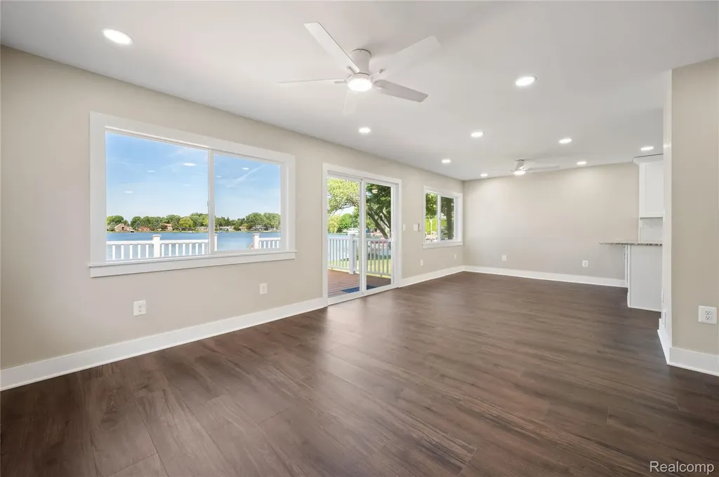 3515 Highland Boulevard Highland Charter Township MI 48356