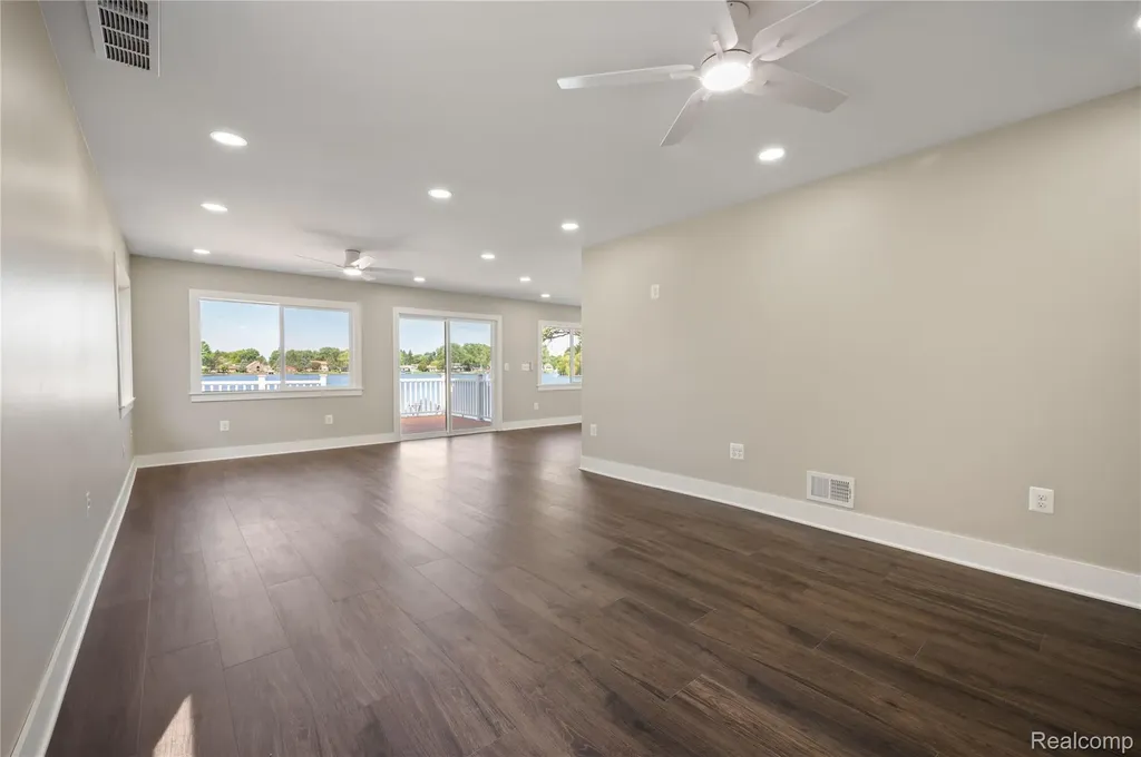 3515 Highland Boulevard Highland Charter Township MI 48356