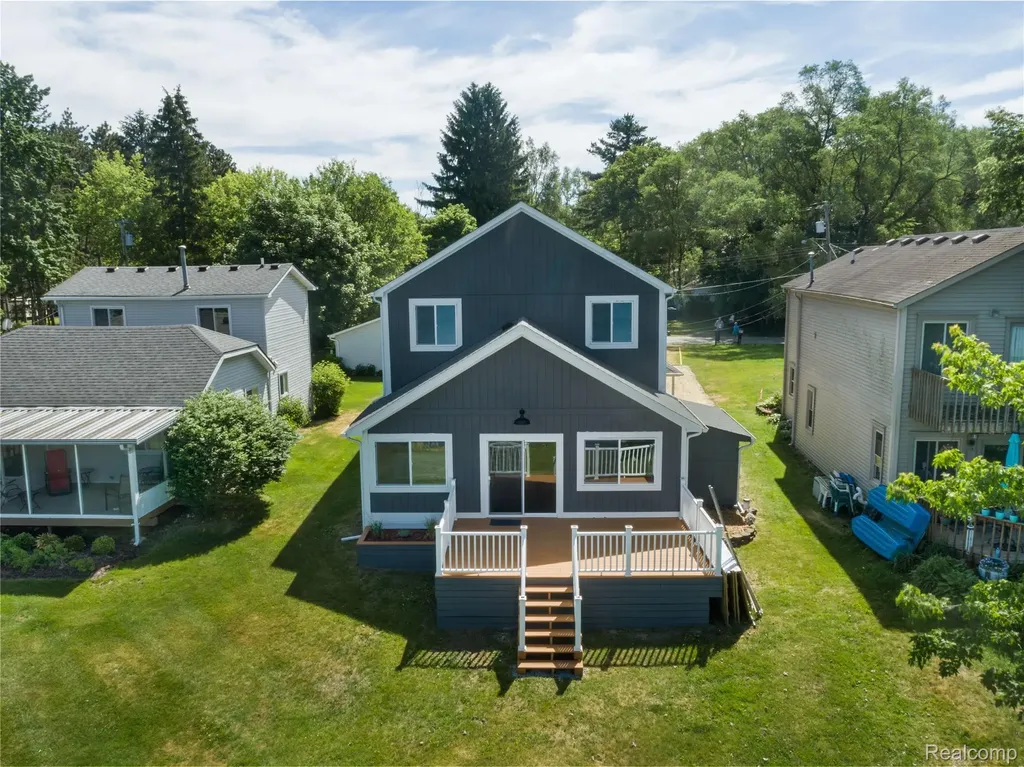 3515 Highland Boulevard Highland Charter Township MI 48356