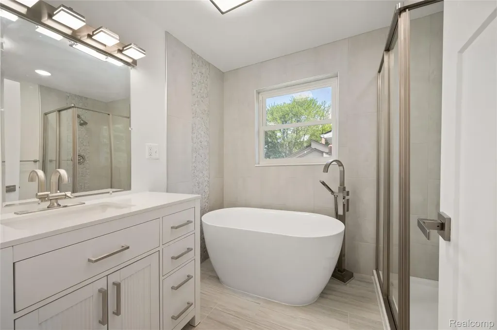 3515 Highland Boulevard Highland Charter Township MI 48356