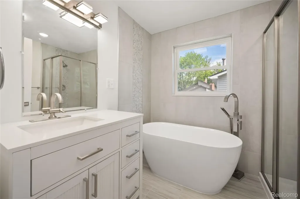3515 Highland Boulevard Highland Charter Township MI 48356