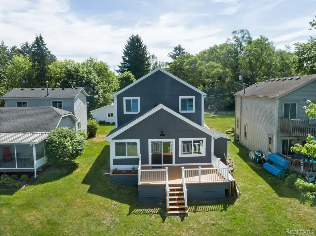 3515 Highland Boulevard Highland Charter Township MI 48356