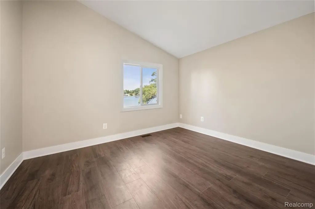 3515 Highland Boulevard Highland Charter Township MI 48356
