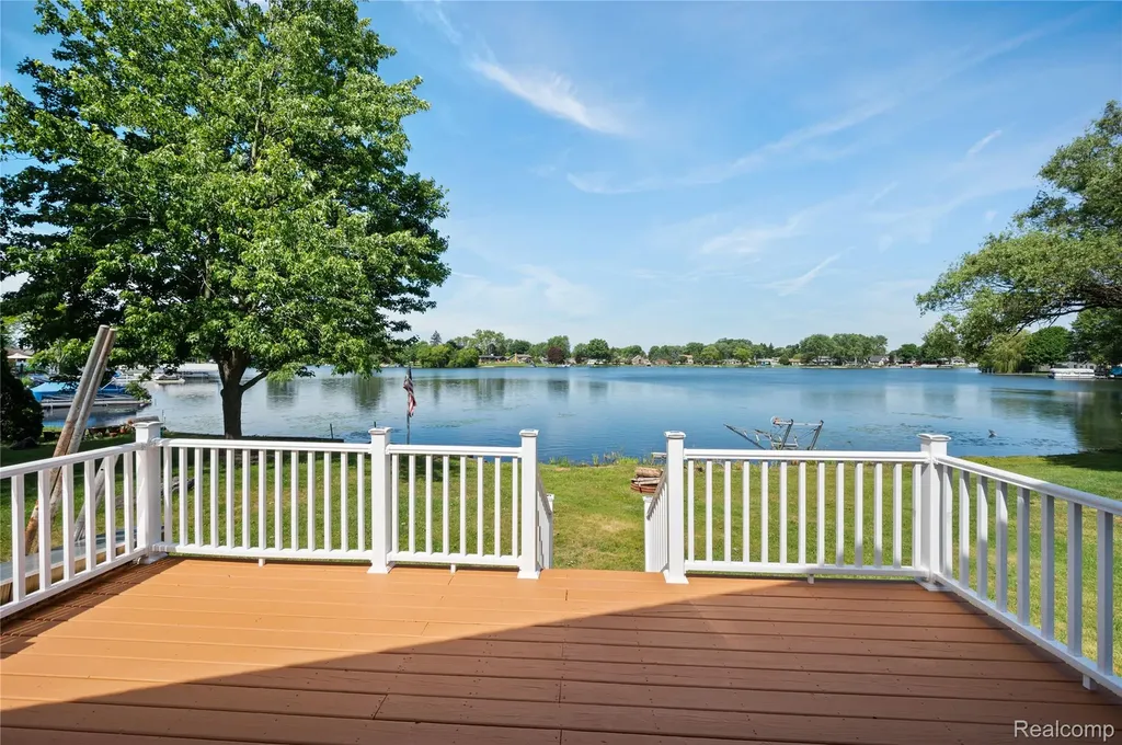 3515 Highland Boulevard Highland Charter Township MI 48356