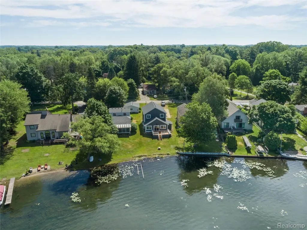 3515 Highland Boulevard Highland Charter Township MI 48356