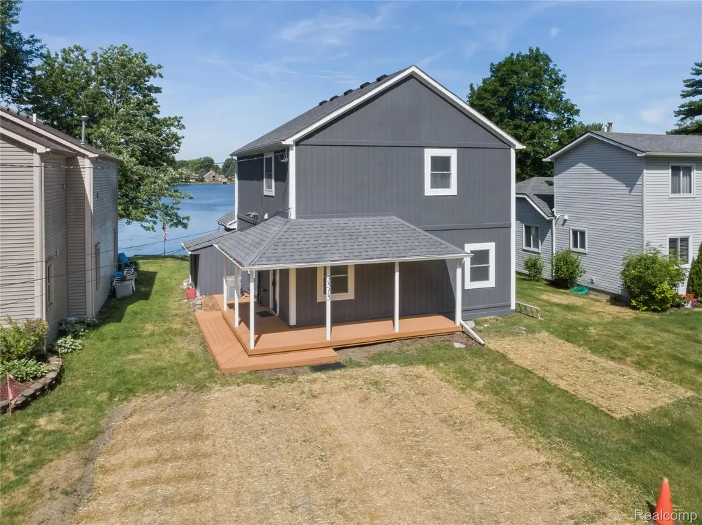 3515 Highland Boulevard Highland Charter Township MI 48356