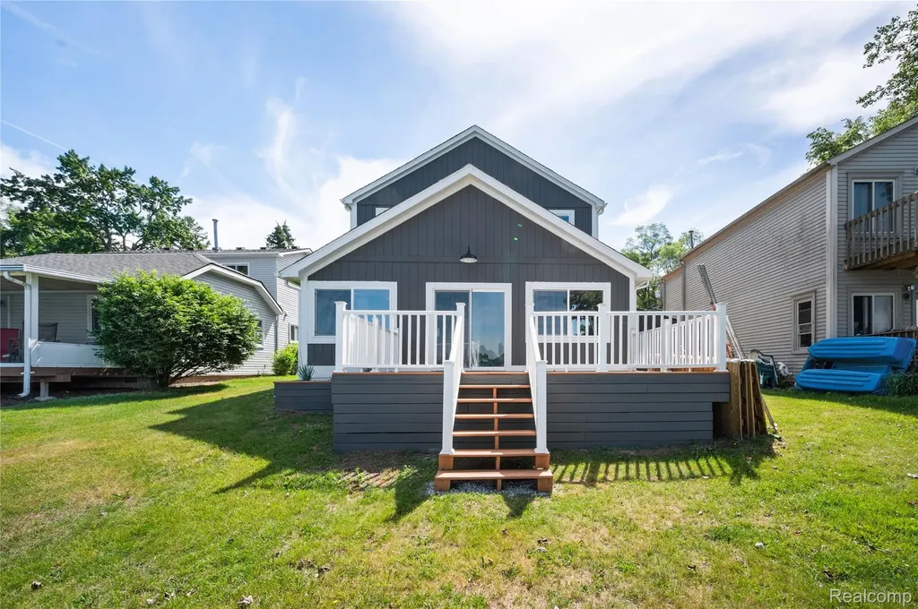 3515 Highland Boulevard Highland Charter Township MI 48356