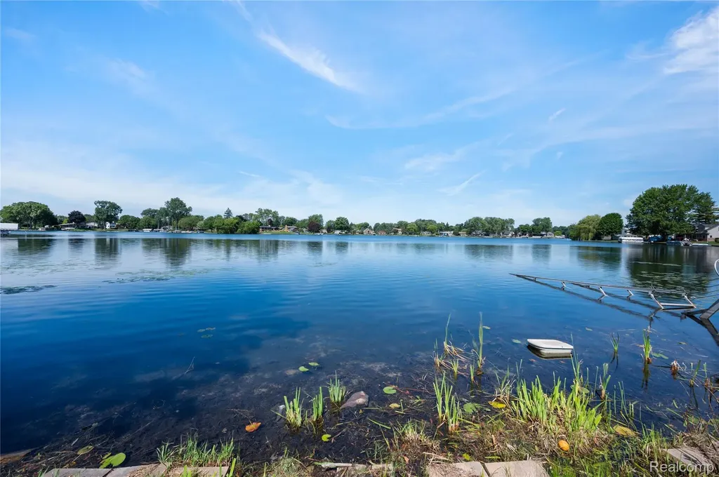 3515 Highland Boulevard Highland Charter Township MI 48356