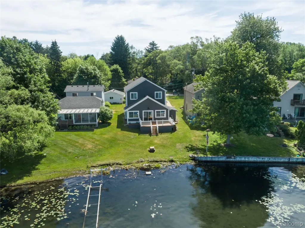 3515 Highland Boulevard Highland Charter Township MI 48356