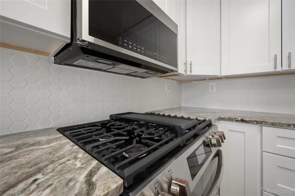 3515 Highland Boulevard Highland Charter Township MI 48356