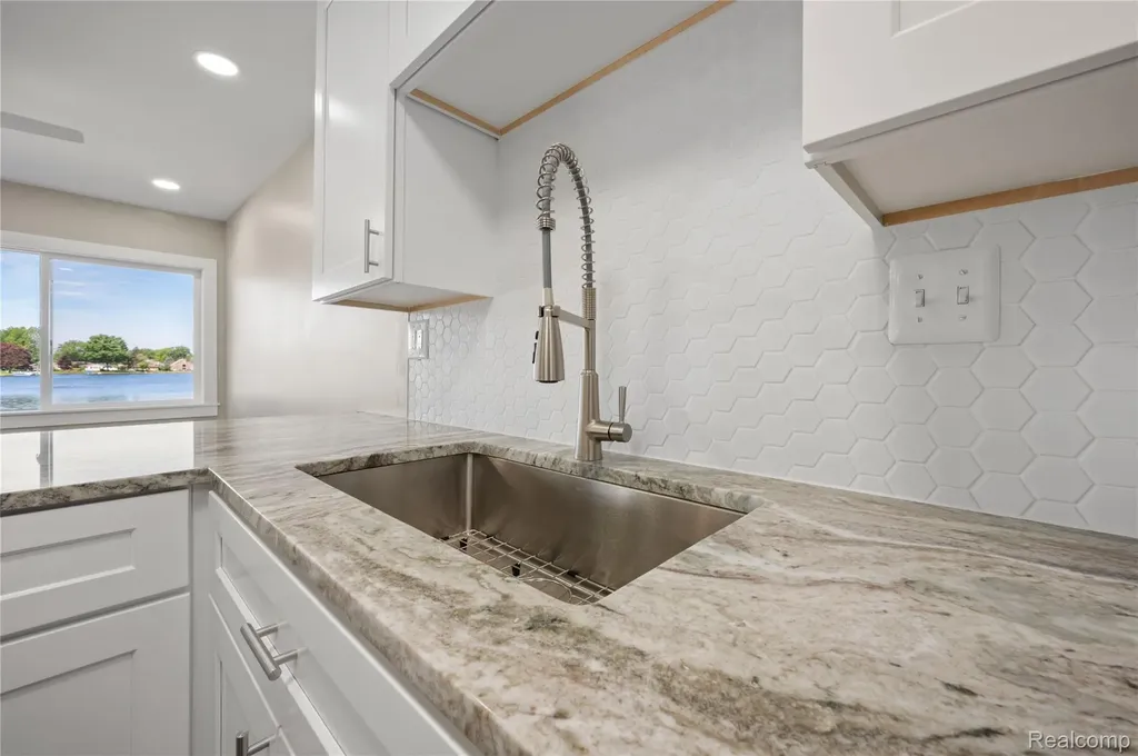 3515 Highland Boulevard Highland Charter Township MI 48356
