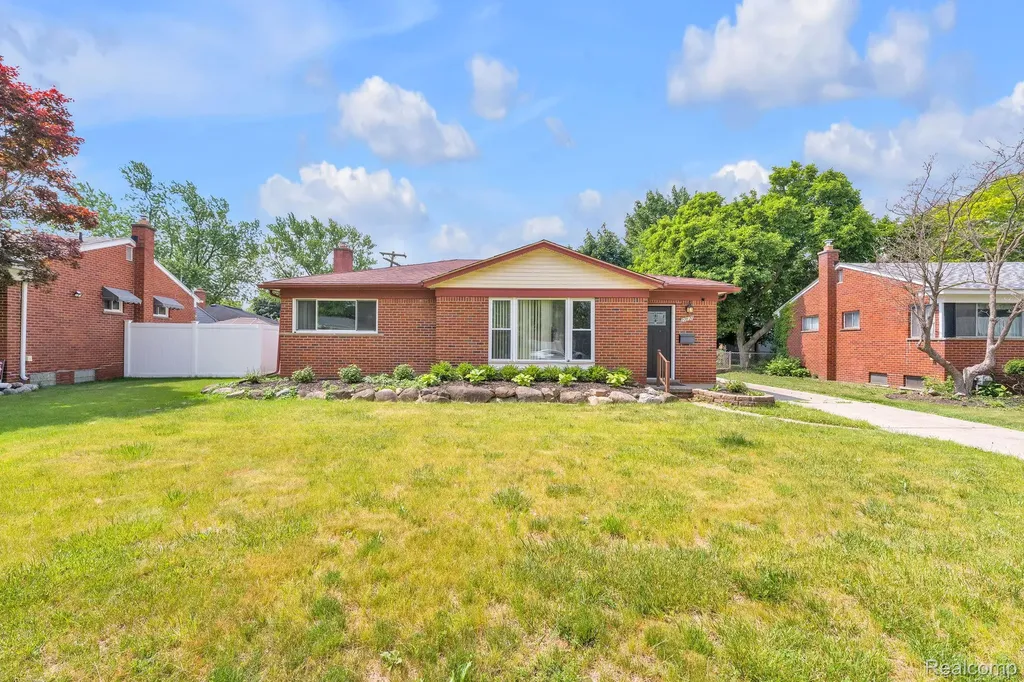 27827 Lyndon Street Livonia City MI 48154