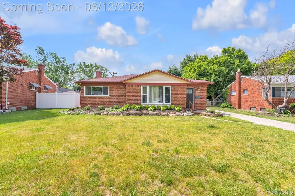 27827 Lyndon Street Livonia City MI 48154