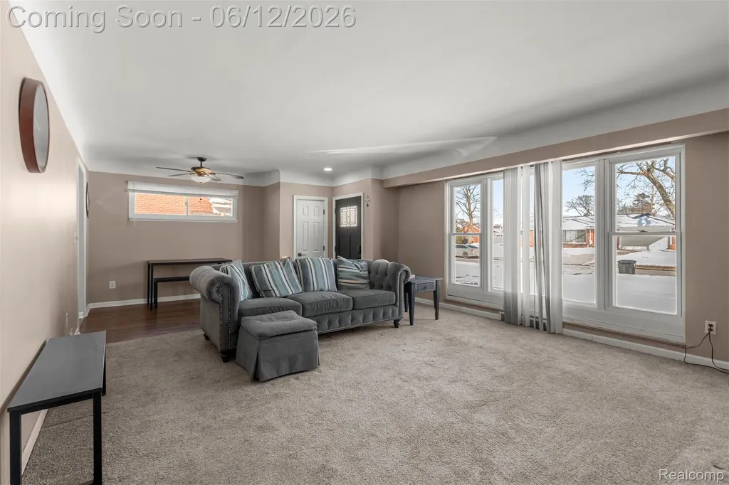 27827 Lyndon Street Livonia City MI 48154