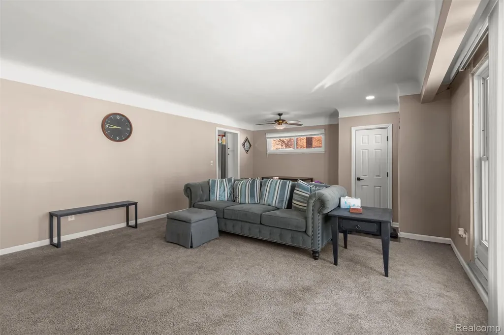 27827 Lyndon Street Livonia City MI 48154