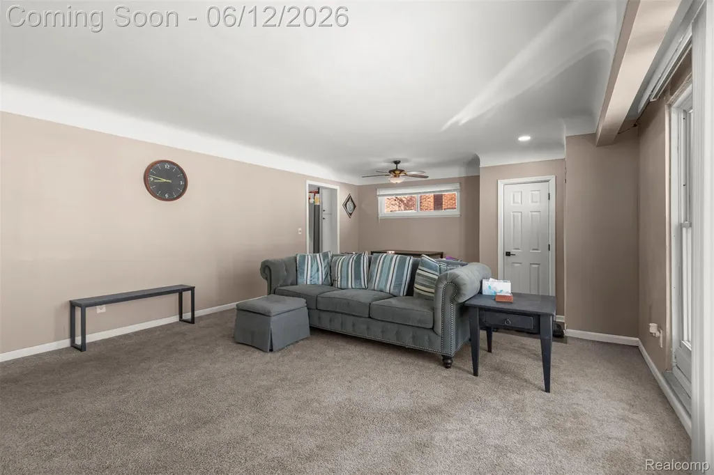 27827 Lyndon Street Livonia City MI 48154