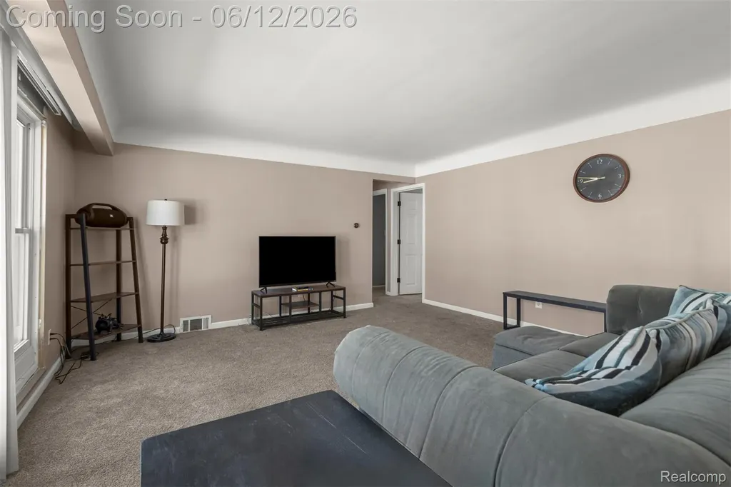 27827 Lyndon Street Livonia City MI 48154