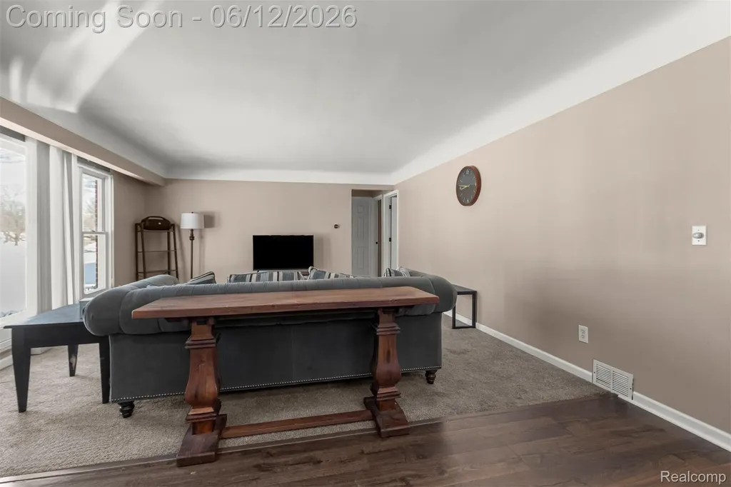 27827 Lyndon Street Livonia City MI 48154