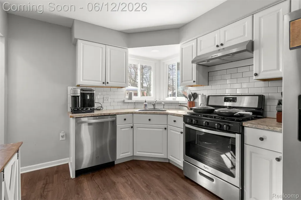 27827 Lyndon Street Livonia City MI 48154
