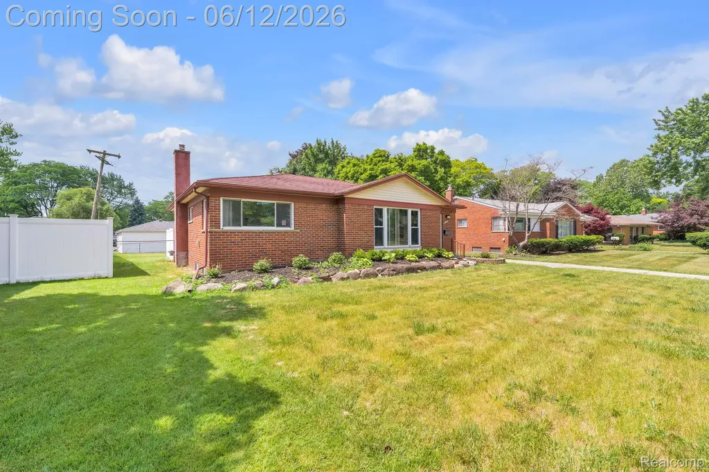 27827 Lyndon Street Livonia City MI 48154