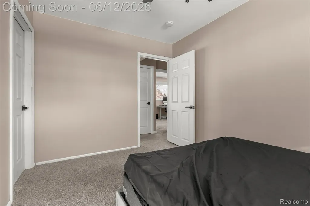 27827 Lyndon Street Livonia City MI 48154