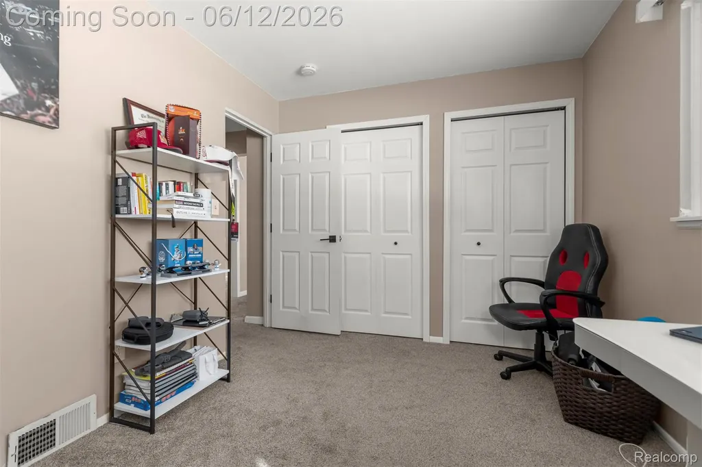 27827 Lyndon Street Livonia City MI 48154