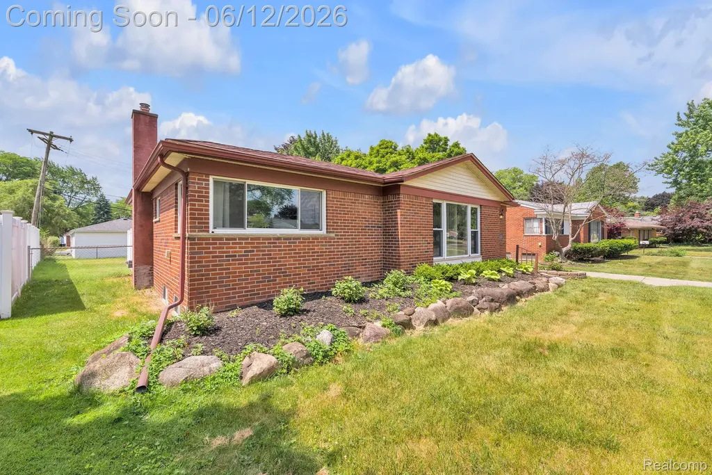 27827 Lyndon Street Livonia City MI 48154