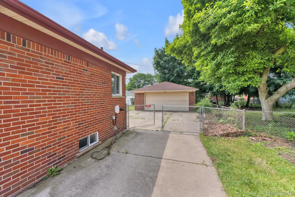 27827 Lyndon Street Livonia City MI 48154
