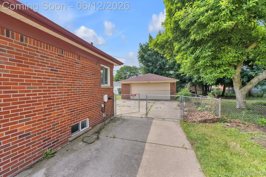 27827 Lyndon Street Livonia City MI 48154