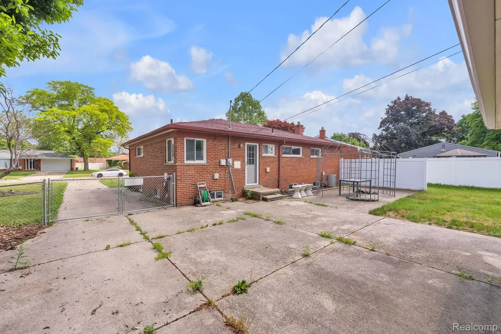27827 Lyndon Street Livonia City MI 48154