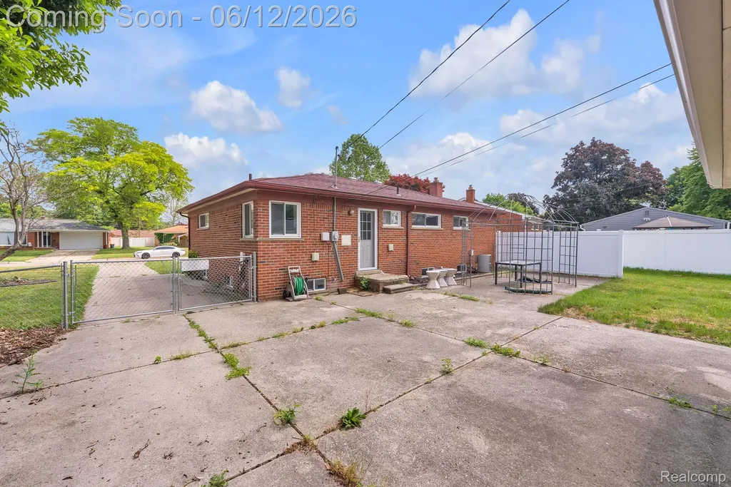 27827 Lyndon Street Livonia City MI 48154