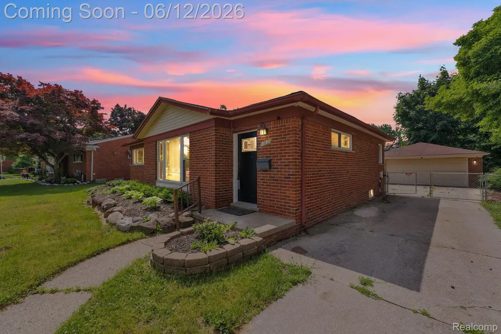 27827 Lyndon Street Livonia City MI 48154