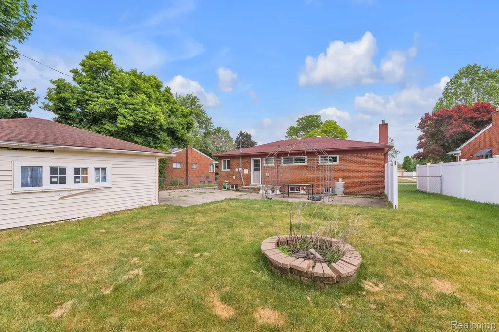 27827 Lyndon Street Livonia City MI 48154