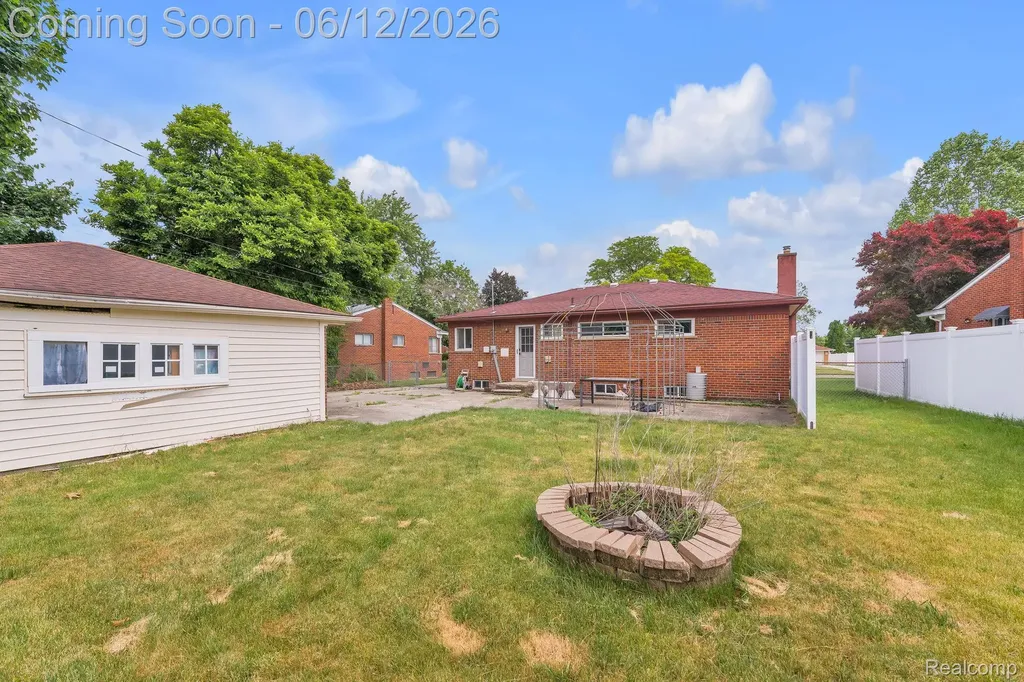27827 Lyndon Street Livonia City MI 48154