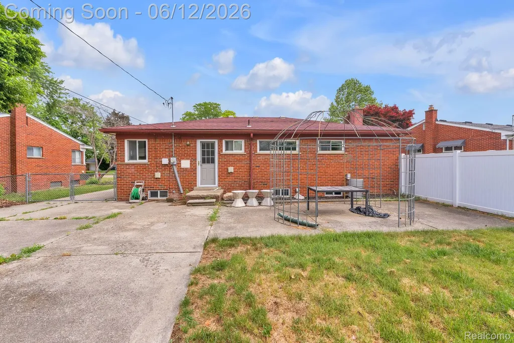 27827 Lyndon Street Livonia City MI 48154