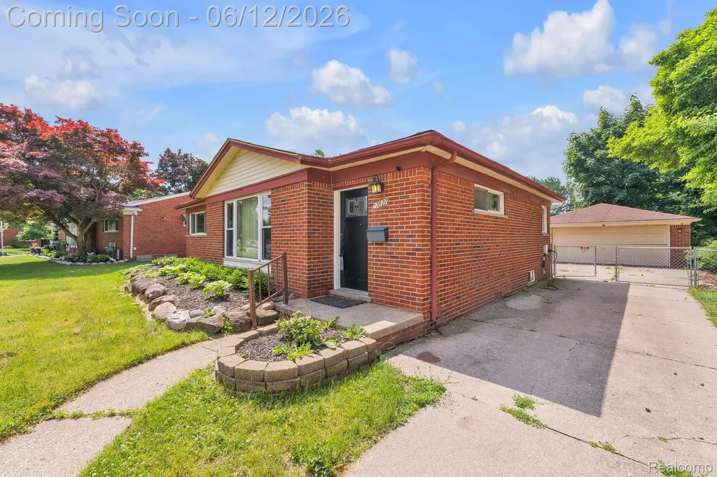 27827 Lyndon Street Livonia City MI 48154