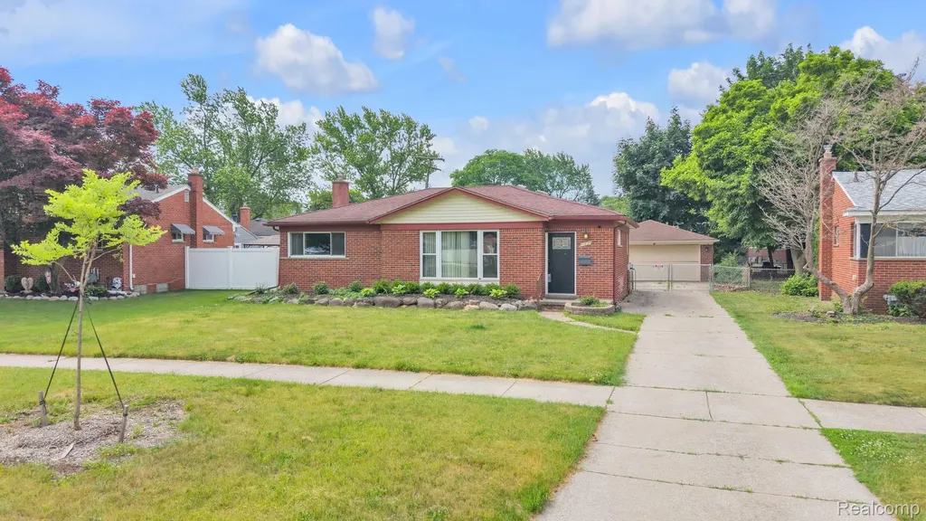 27827 Lyndon Street Livonia City MI 48154