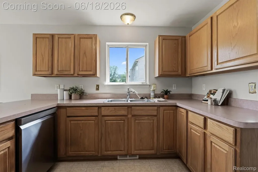 8249 Clocktower Court Romulus City MI 48174